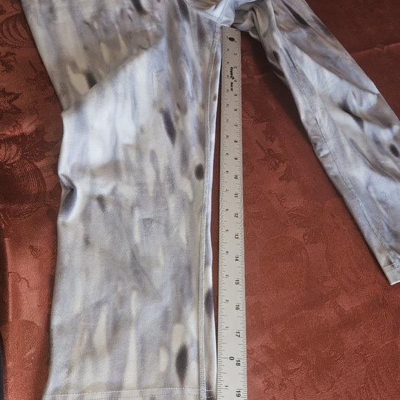 Nike Dri Fit Capri's Large - Picture 5 of 8